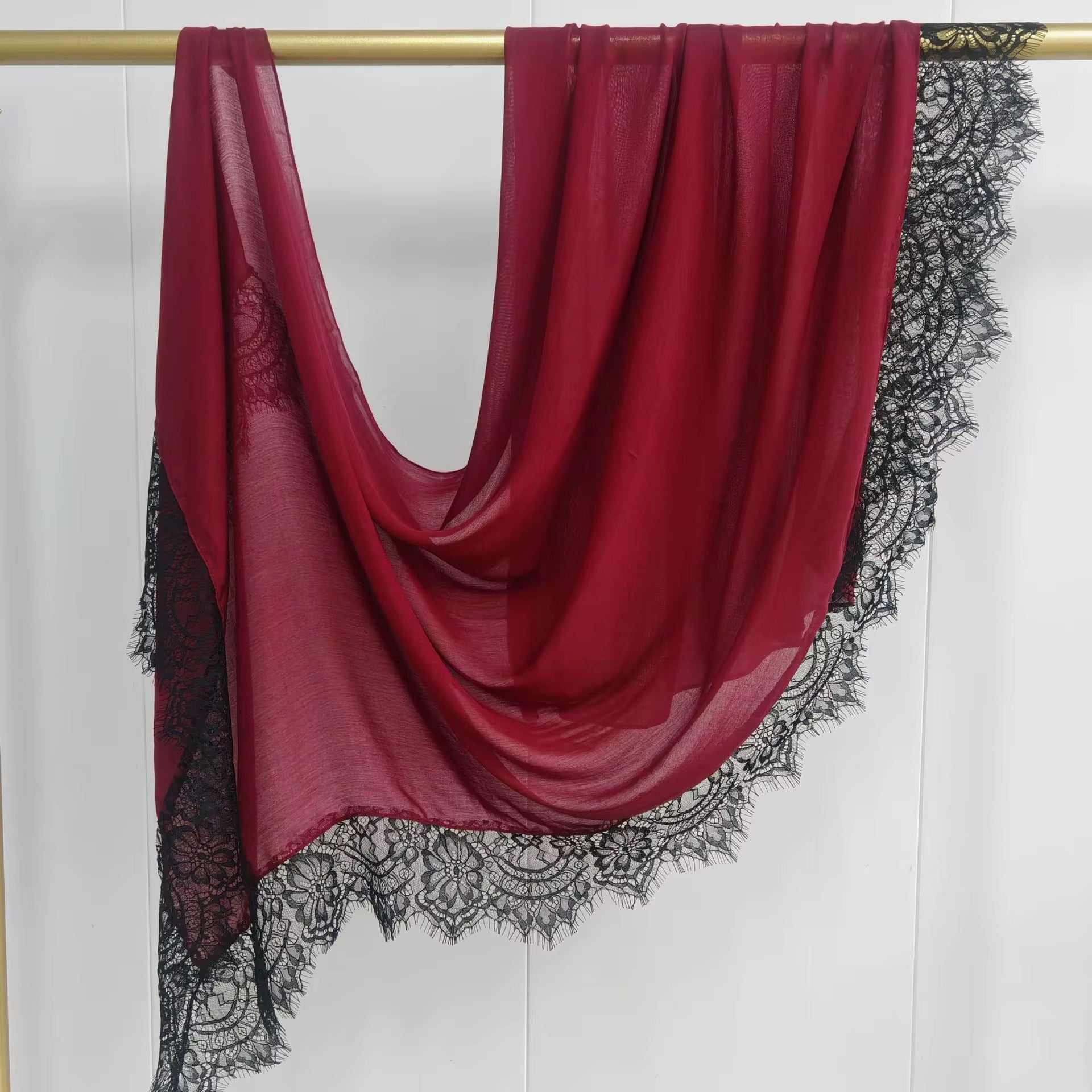 Rouge Lace Modal